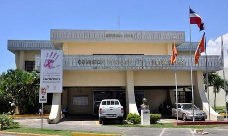 Por lluvias cae puente sobre canal Cien Fuegos en Santiago