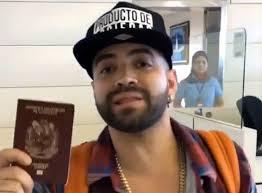 Nacho (@nacholacriatura) visitó el #Saime para sacarse el #pasaporte y vea lo que pasó con su director (VIDEO)