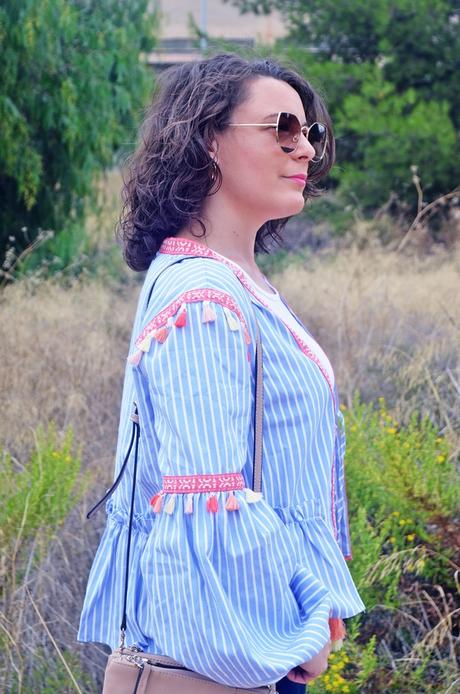 Blusa con pompones