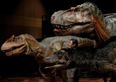 Una compañía Japonesa trae a la vida a los dinosaurios para impresionar a los huespedes de un Hotel