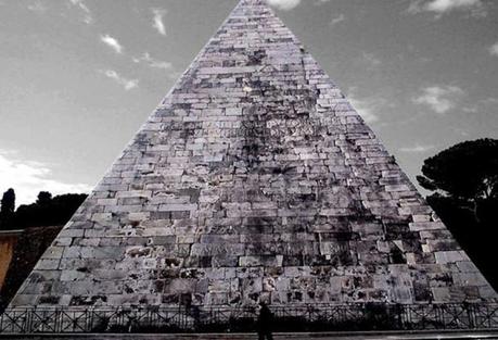 La Pirámide de Cestio