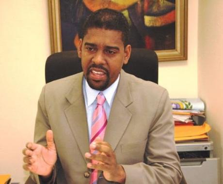 Hallan muerto maestro UASD con cadena en cuello atada a block.