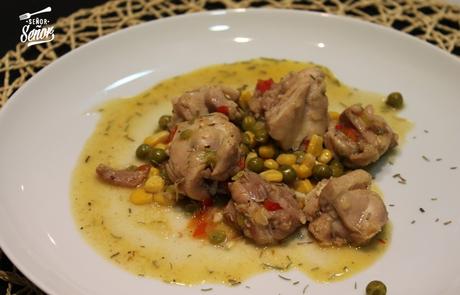 Pollo con maíz y guisantes