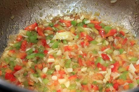 Pollo con maíz y guisantes