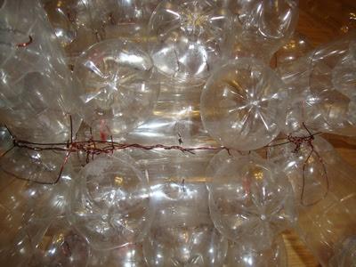 Aprende cómo hacer una oveja con botellas de plástico