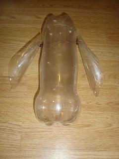 Aprende cómo hacer una oveja con botellas de plástico