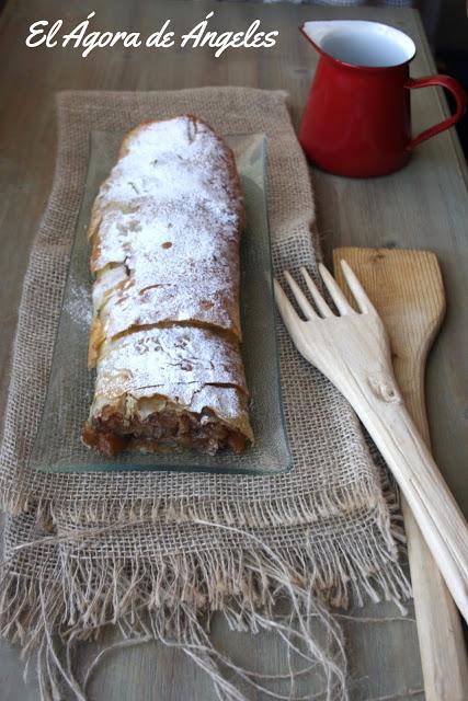 Strudel de manzana El Ágora de Ángeles strudel, crema inglesa