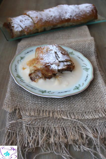 Strudel de manzana El Ágora de Ángeles srtudel, crema inglesa