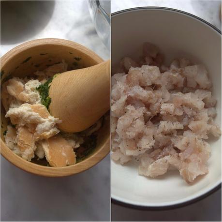 Hamburguesa de pescado con hinojo caramelizado, un plato gourmet en tu mesa Hamburguesa de pescado con hinojo caramelizado, un plato gourmet en tu mesa