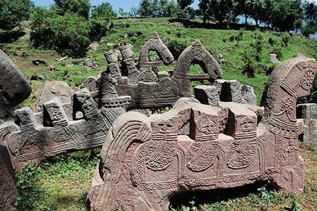 Hallan dos impresionantes santuarios de una civilización desconocida en la India