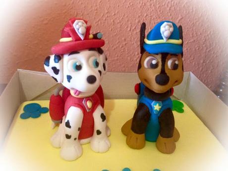 Modelado de Chase y Marshall, oreos de la Patrulla canina y bolas de donut decoradas