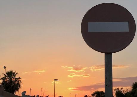 La imagen puede contener: cielo, crepúsculo y exterior