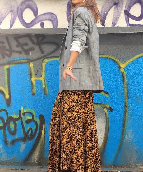 sudadera con blazer de cuadros xxl y falda larga sudadera con blazer de cuadros xxl y falda larga