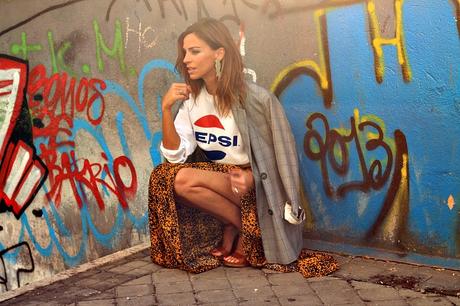 sudadera con blazer de cuadros xxl y falda larga sudadera con blazer de cuadros xxl y falda larga