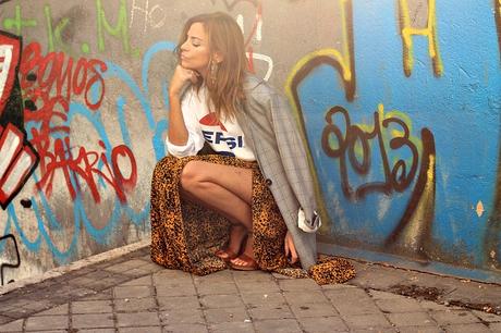 sudadera con blazer de cuadros xxl y falda larga sudadera con blazer de cuadros xxl y falda larga