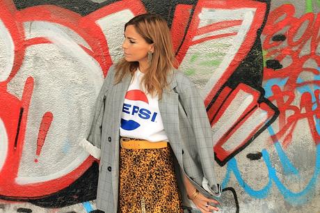 sudadera con blazer de cuadros xxl y falda larga sudadera con blazer de cuadros xxl y falda larga