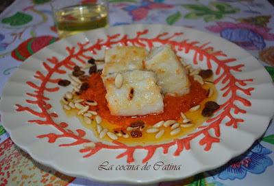 Bacalao con pasas y piñones