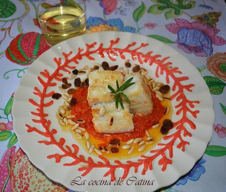 Bacalao con pasas y piñones