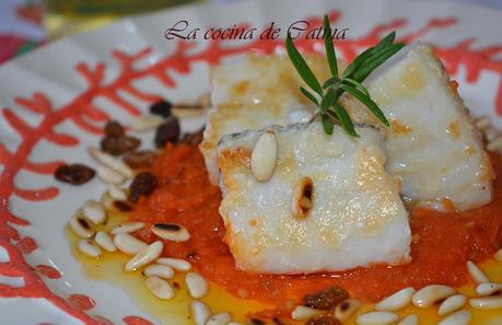 Bacalao con pasas y piñones