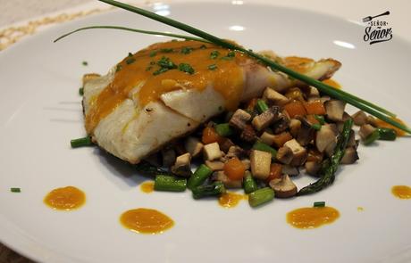 Corvina en salsa de azafrán Corvina en salsa de azafrán