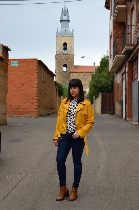 Biker amarilla Biker amarilla