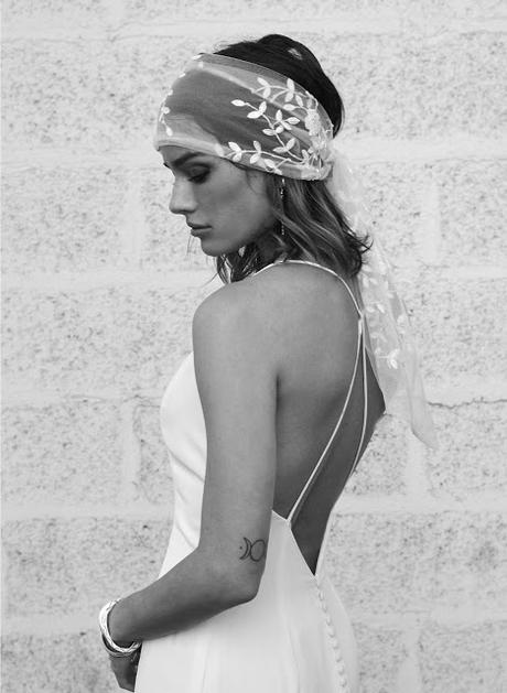 Rime Arodaky presenta THE RUNAWAYS su nueva colección 2018 para novias de espíritu libre