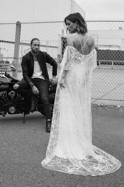 Rime Arodaky presenta THE RUNAWAYS su nueva colección 2018 para novias de espíritu libre