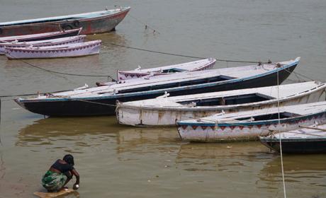 Viajar a India con conductor: experiencia y recorrido muchacha-varanasi