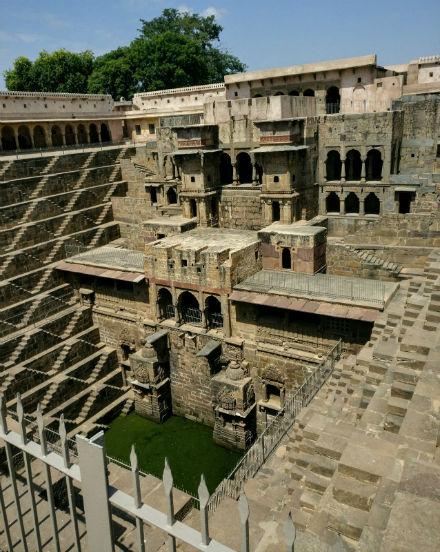 Viajar a India con conductor: experiencia y recorrido Abhaneri-Ratttan-Baori