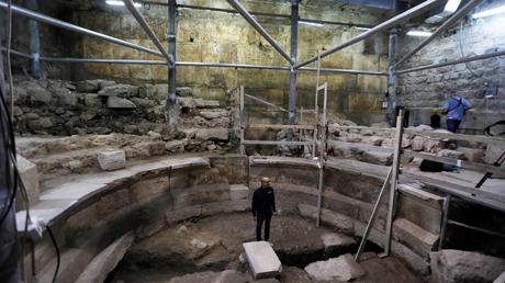 Importante descubrimiento arqueológico: descubiertos gran parte del Muro Occidental y un teatro romano  después de 1,700 años.