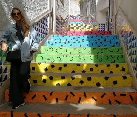 Visita al Umbrella Sky Project en Agueda, con look sporty chic