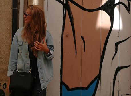 Visita al Umbrella Sky Project en Agueda, con look sporty chic