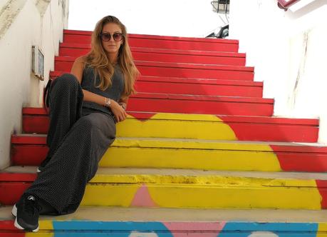 Visita al Umbrella Sky Project en Agueda, con look sporty chic