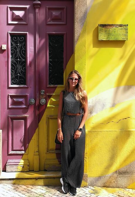 Visita al Umbrella Sky Project en Agueda, con look sporty chic