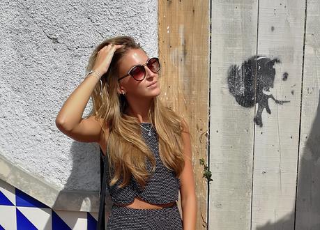 Visita al Umbrella Sky Project en Agueda, con look sporty chic