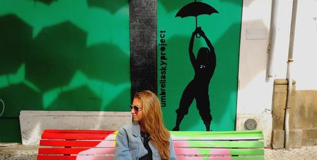 Visita al Umbrella Sky Project en Agueda, con look sporty chic