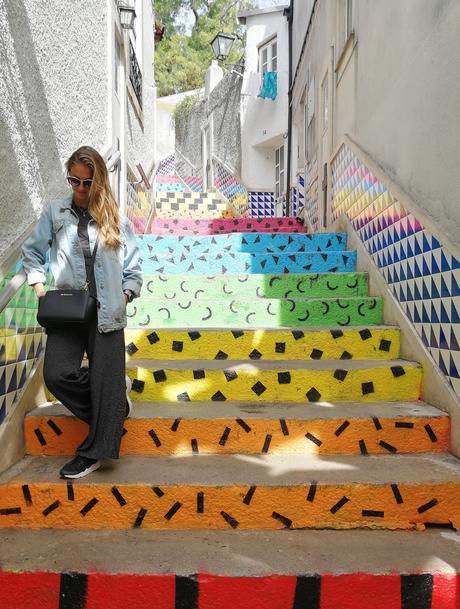 Visita al Umbrella Sky Project en Agueda, con look sporty chic