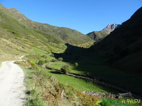 El CORNÓN y CORNÍN por CEREIZALES desde VILLAR DE VILDAS Ruta al Cornón por el Valle los Cereizales: Valle del Pigüeña