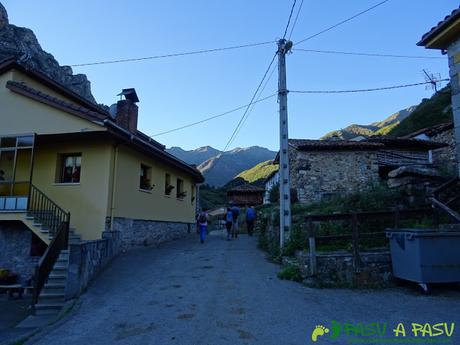 El CORNÓN y CORNÍN por CEREIZALES desde VILLAR DE VILDAS Ruta al Cornón por el Valle los Cereizales: Villar de Vildas