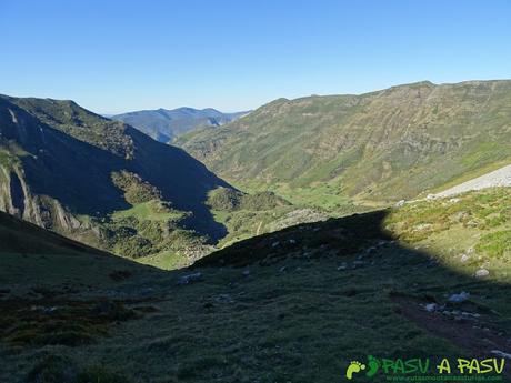 El CORNÓN y CORNÍN por CEREIZALES desde VILLAR DE VILDAS Ruta al Cornón por el Valle los Cereizales: Vista de la Braña los Cuartos