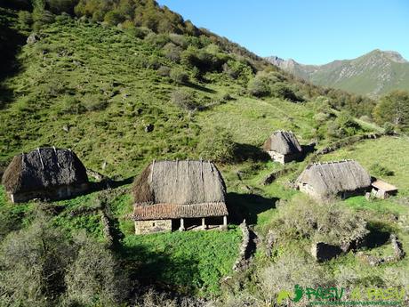 El CORNÓN y CORNÍN por CEREIZALES desde VILLAR DE VILDAS Ruta al Cornón por el Valle los Cereizales: Teitos en la braña de la Pornacal