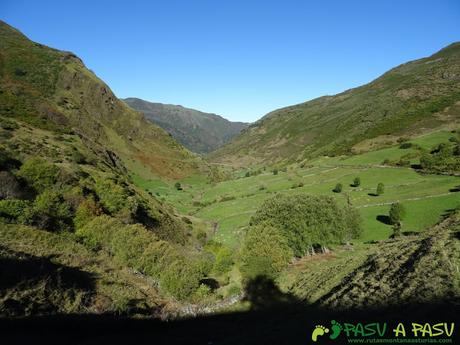 El CORNÓN y CORNÍN por CEREIZALES desde VILLAR DE VILDAS Ruta al Cornón por el Valle los Cereizales: Vista del Valle del Pigüeña