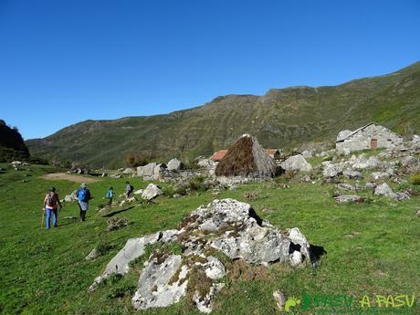 El CORNÓN y CORNÍN por CEREIZALES desde VILLAR DE VILDAS Ruta al Cornón por el Valle los Cereizales: Braña los Cuartos