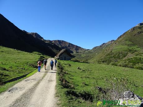 El CORNÓN y CORNÍN por CEREIZALES desde VILLAR DE VILDAS Ruta al Cornón por el Valle los Cereizales: Entrando en la Braña los Cuartos
