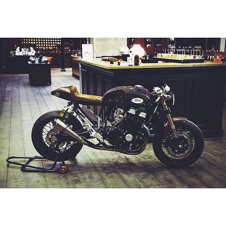 By @mrsoficina My seven fifty customized cafe racer