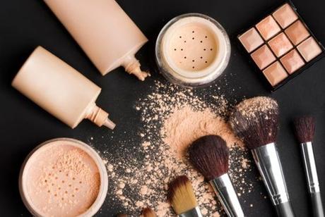 Bases de maquillaje Max Factor y Maybelline ¿con cuál nos quedamos?