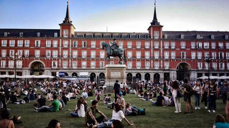 La Plaza Mayor es verde por 3 días…y a los madrileños les encanta!