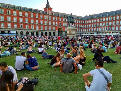 La Plaza Mayor es verde por 3 días…y a los madrileños les encanta!