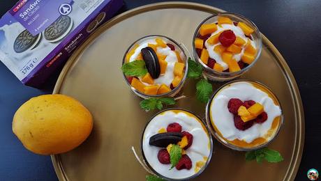 Vasos de fruta con yogur y galletas Spar