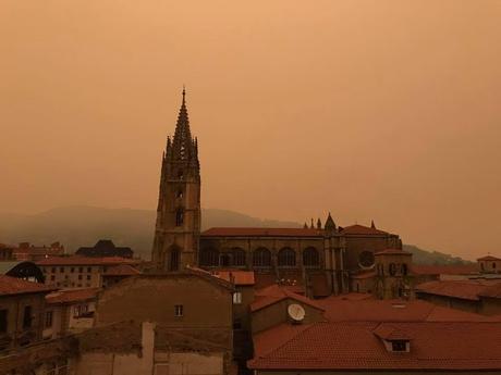 Cielo rojo sobre Oviedo